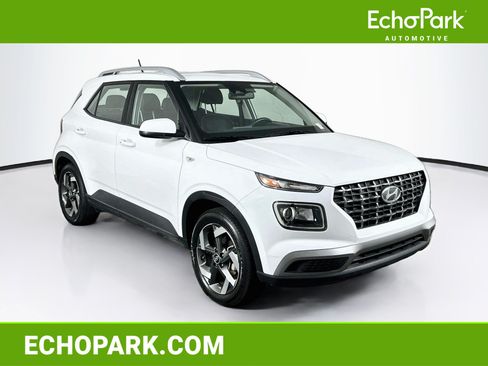 Used 2025 Hyundai Venue SEL FWD image 1