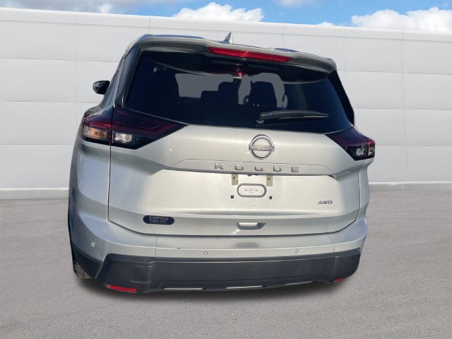 Used 2025 Nissan Rogue SV AWD/4WD image 4