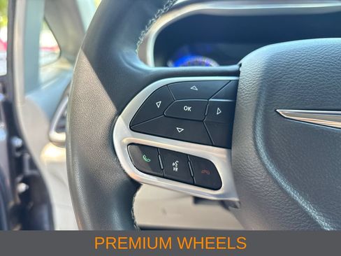 Used 2022 Chrysler Voyager LX FWD image 13