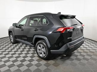 Used 2022 Toyota RAV4 LE video 3