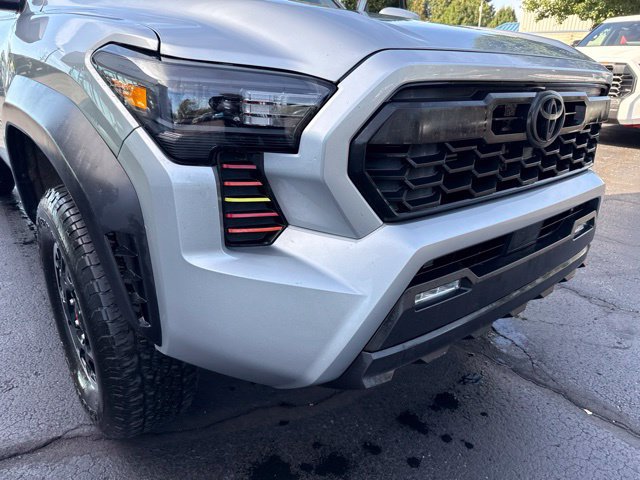 Used 2025 Toyota Tacoma TRD Off-Road AWD/4WD image 25