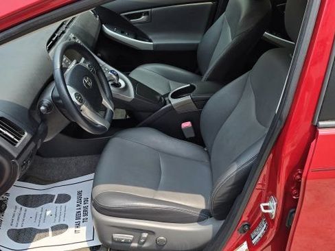 Used 2013 Toyota Prius Four w/ Deluxe Solar Roof Pkg FWD image 16