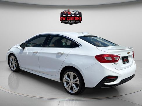 Used 2017 Chevrolet Cruze Premier FWD image 5