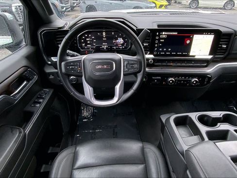 Used 2025 GMC Sierra 1500 SLT image 6