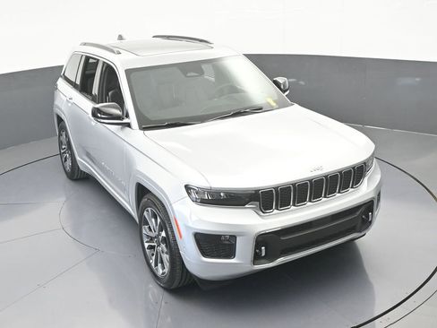 Used 2024 Jeep Grand Cherokee Overland w/ Luxury Tech Group IV image 62