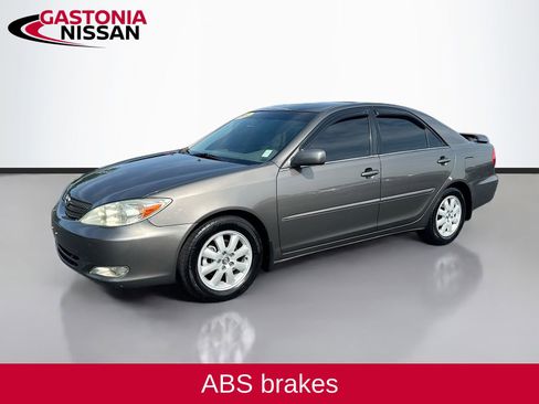 Used 2004 Toyota Camry XLE FWD image 3
