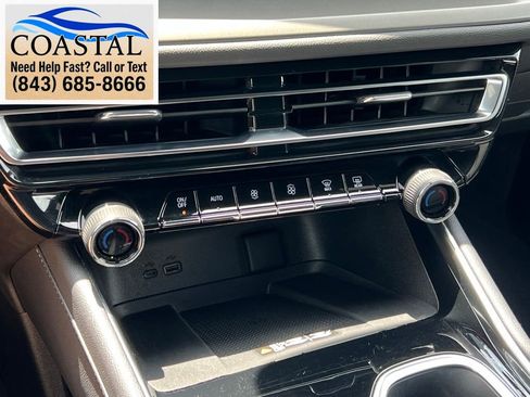 Used 2025 Chevrolet Traverse LT FWD image 47