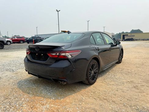 Used 2022 Toyota Camry SE FWD image 5