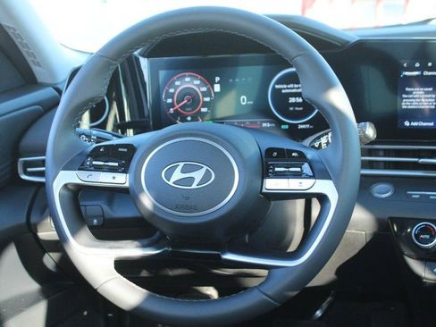 Used 2024 Hyundai Elantra Limited image 12