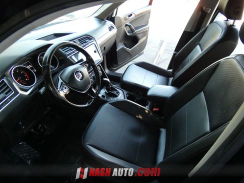Used 2018 Volkswagen Tiguan SE w/ Panoramic Sunroof Package AWD/4WD image 49