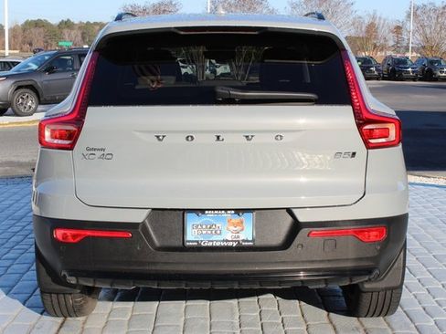 Used 2024 Volvo XC40 B5 Plus w/ Climate Package image 4