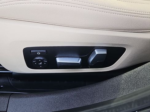 Used 2021 BMW 330i xDrive 330i xDrive w/ Premium Package image 17