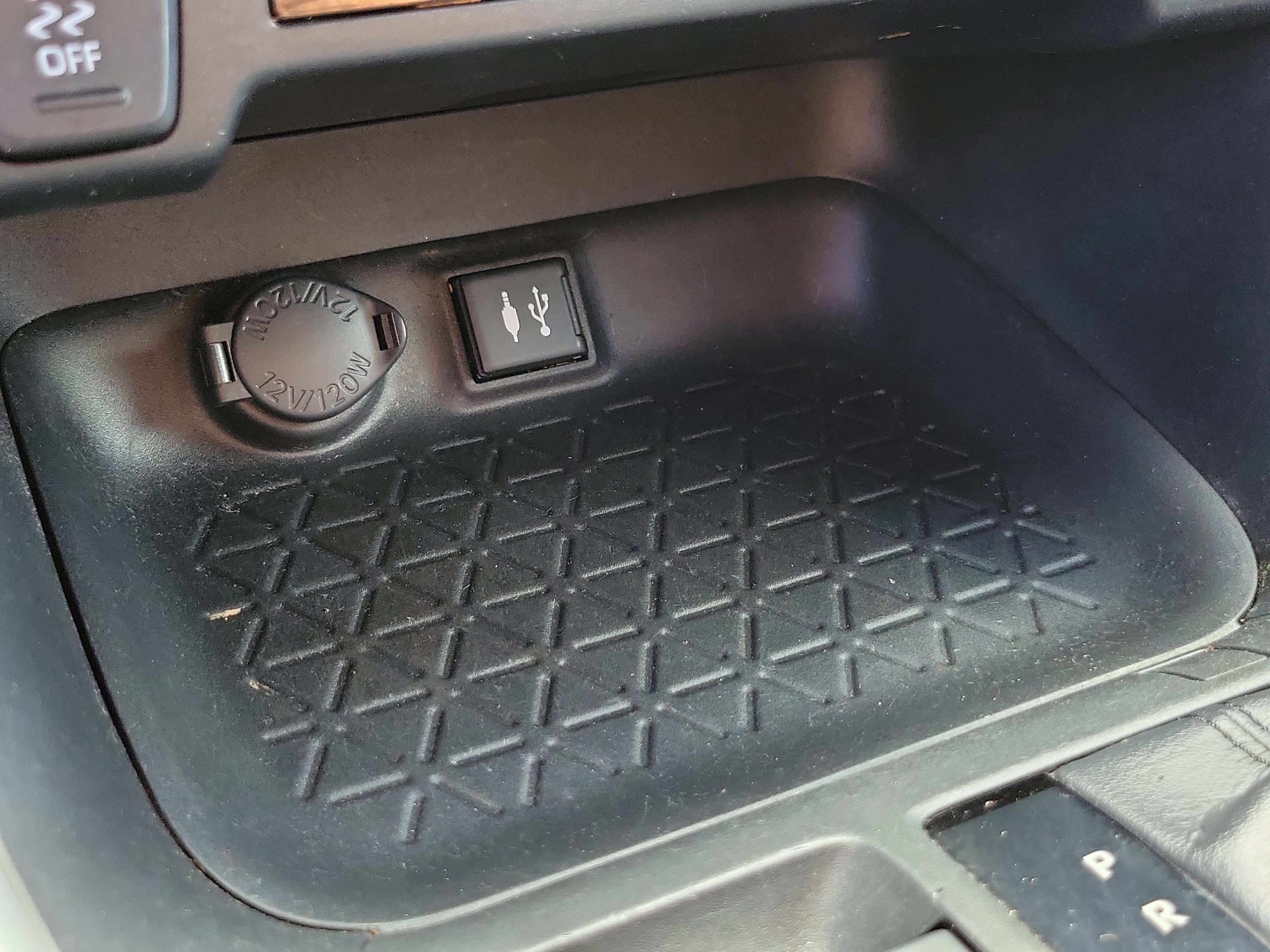 Used 2019 Toyota RAV4 LE FWD image 13
