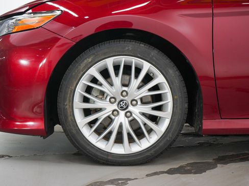 Used 2018 Toyota Camry XLE FWD image 28