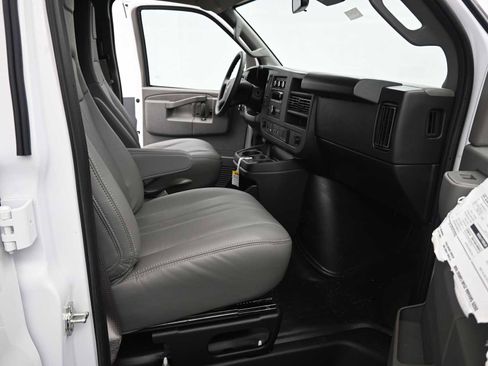 Used 2018 Volvo XC90 T6 Momentum w/ Convenience Package image 15