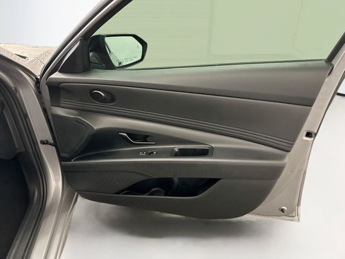 Used 2025 Hyundai Elantra Sport FWD image 32