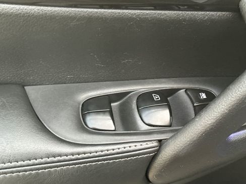 Used 2018 Nissan Rogue SV image 13