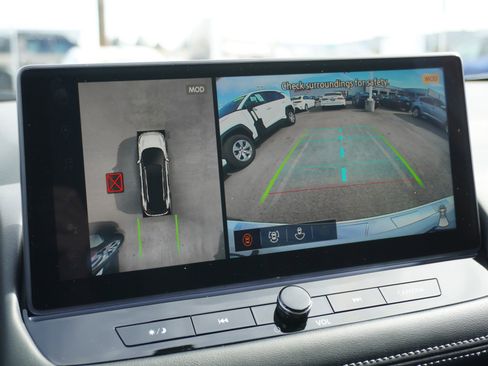 Used 2024 Nissan Rogue Platinum image 27