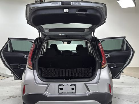 Used 2025 Kia Soul LX w/ LX Technology Package image 16