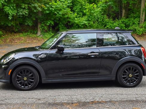 Used 2024 MINI Cooper SE FWD image 5