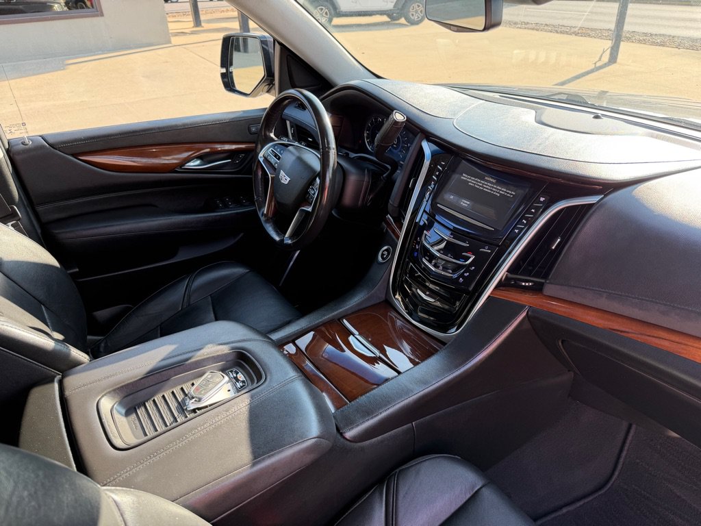 Used 2018 Cadillac Escalade ESV Premium Luxury AWD/4WD image 14