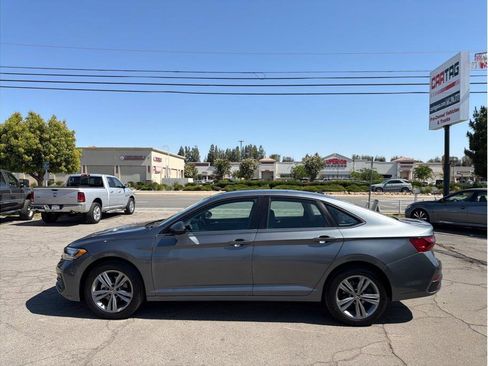 Used 2024 Volkswagen Jetta SE FWD image 20