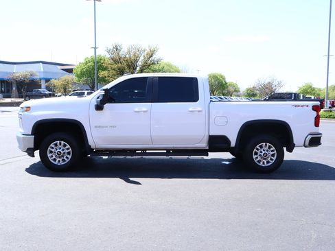 Used 2022 Chevrolet Silverado 2500 LT w/ Convenience Package image 30