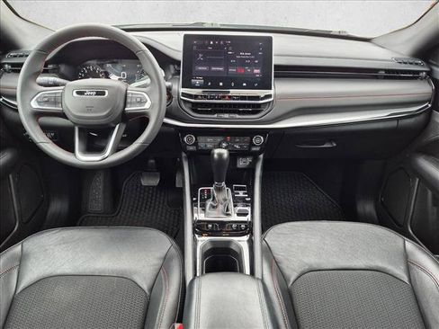 Used 2025 Jeep Compass Trailhawk AWD/4WD image 17