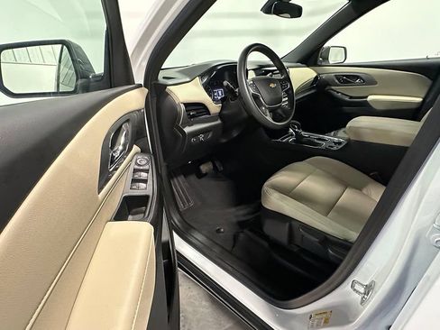 Used 2023 Chevrolet Traverse LS FWD image 3