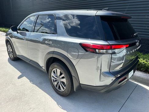 Used 2023 Nissan Pathfinder S AWD/4WD image 3