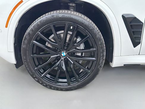 Used 2024 BMW X5 xDrive40i w/ M Sport Package AWD/4WD image 43