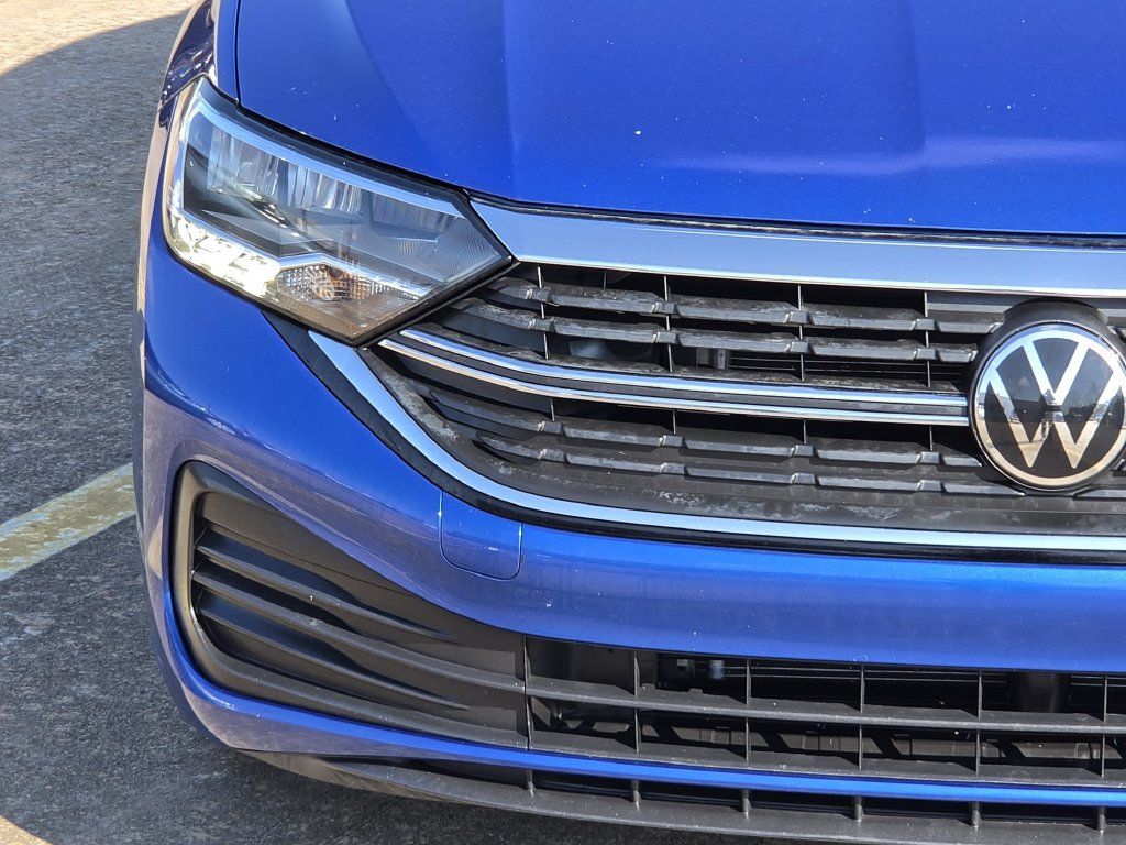 Used 2024 Volkswagen Jetta SE FWD image 5