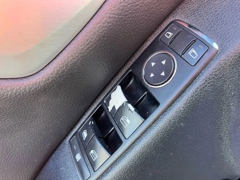 Used 2010 Mercedes-Benz C 300 Sedan image 10