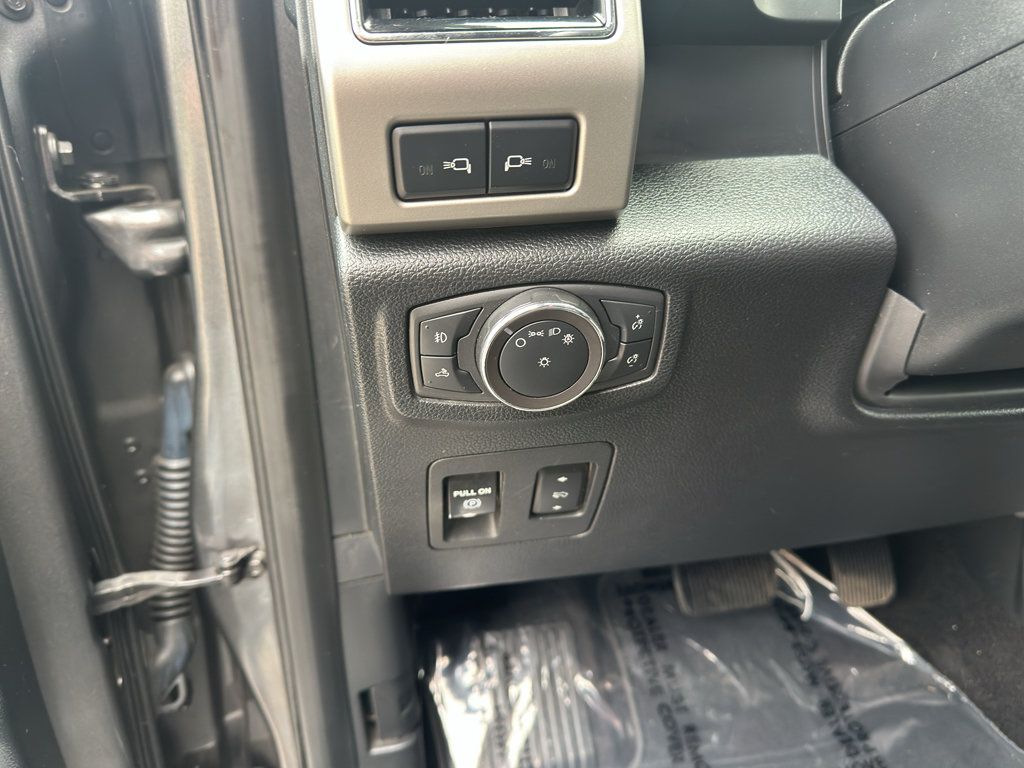 Used 2019 Ford F150 Lariat w/ Equipment Group 502A Luxury AWD/4WD image 18