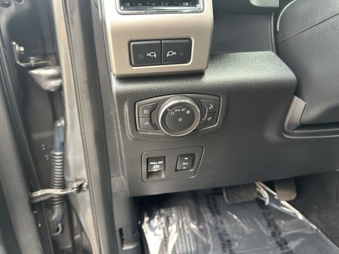 Used 2019 Ford F150 Lariat w/ Equipment Group 502A Luxury AWD/4WD image 18