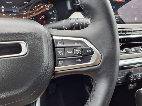 Used 2025 Jeep Compass Limited image 16