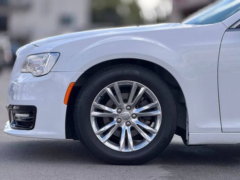 Used 2016 Chrysler 300 Limited image 11