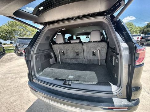 Certified 2026 GMC Acadia Elevation w/ Elevation Premium Package FWD image 25