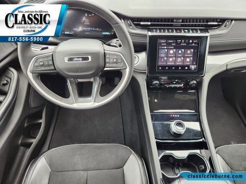 Used 2023 Jeep Grand Cherokee Altitude AWD/4WD image 3