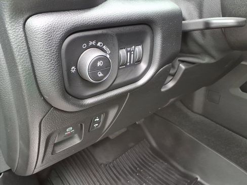 Used 2022 RAM 1500 Laramie AWD/4WD image 23