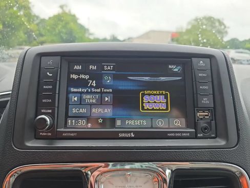 Used 2015 Chrysler Town & Country Touring w/ Driver Convenience Group FWD image 19