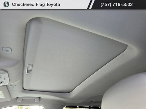 Used 2023 Toyota Highlander XLE FWD image 9
