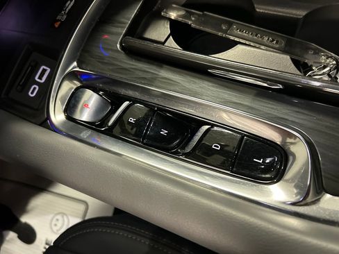 Used 2023 Buick Enclave Essence w/ Experience Buick Package FWD image 20