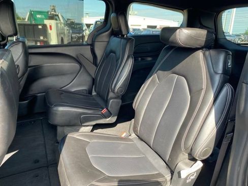 Used 2025 Chrysler Pacifica Select FWD image 27