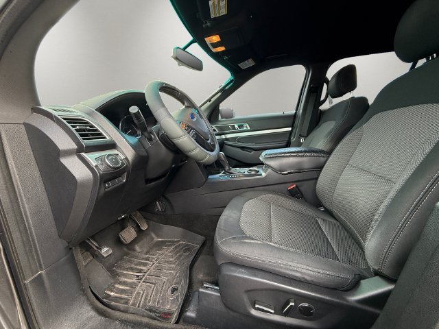 Used 2017 Ford Explorer XLT w/ Equipment Group 201A FWD image 9