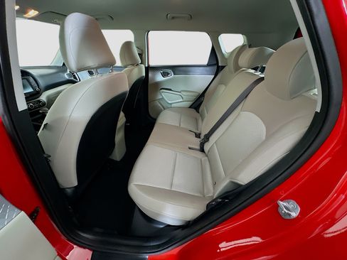 Used 2025 Kia Soul LX w/ LX Technology Package FWD image 27
