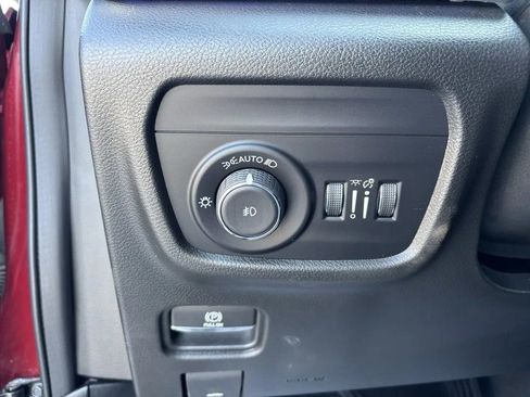 Used 2022 Jeep Grand Cherokee Summit w/ Luxury Tech Group V AWD/4WD image 12