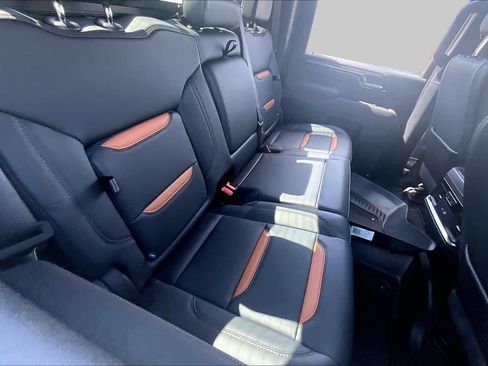 Used 2025 GMC Sierra 2500 AT4 w/ Technology Package AWD/4WD image 18