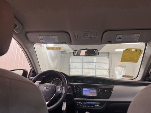 Used 2014 Toyota Corolla LE image 18