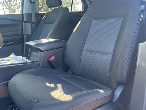 Used 2022 Ford Explorer XLT RWD image 6